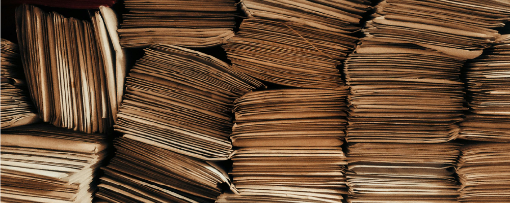 documentos en papel amontonados